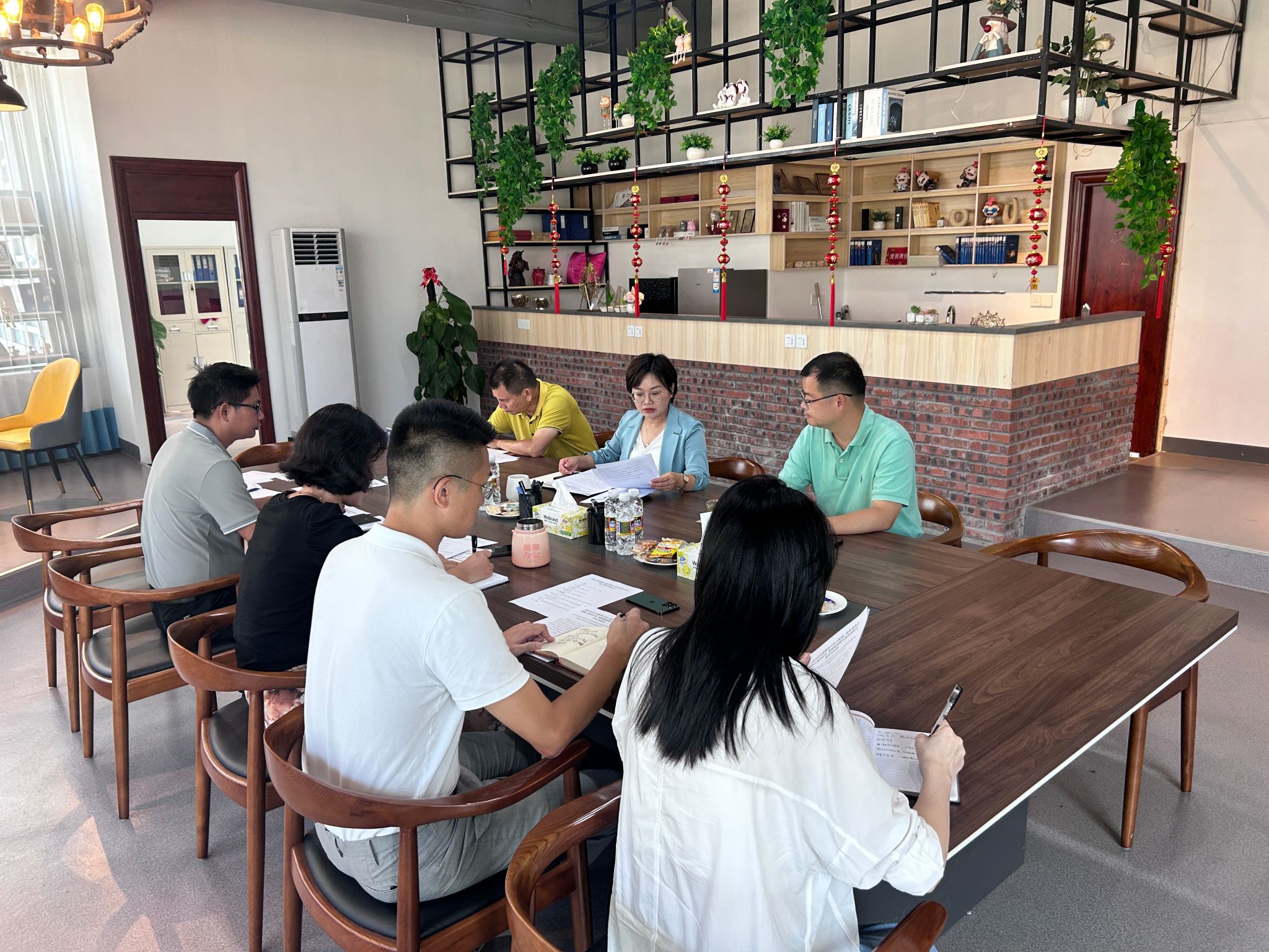 俞花美同志传达学习习近平总书记关于党纪学习教育的重要指示 PA视讯官方网站